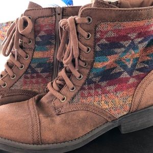 Sturdy, Patterned, Winter Boots